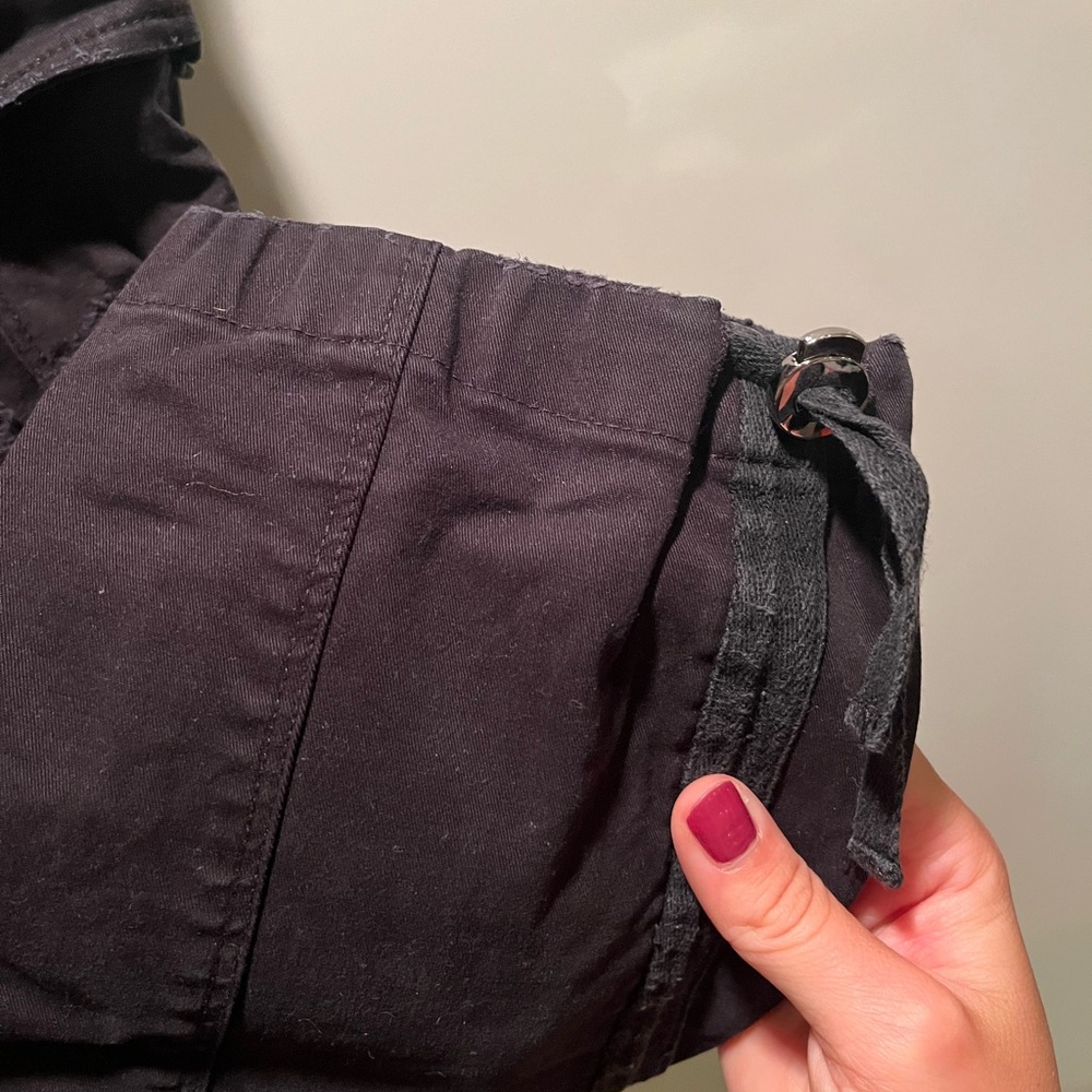 Cargos - Picture 3 of 5